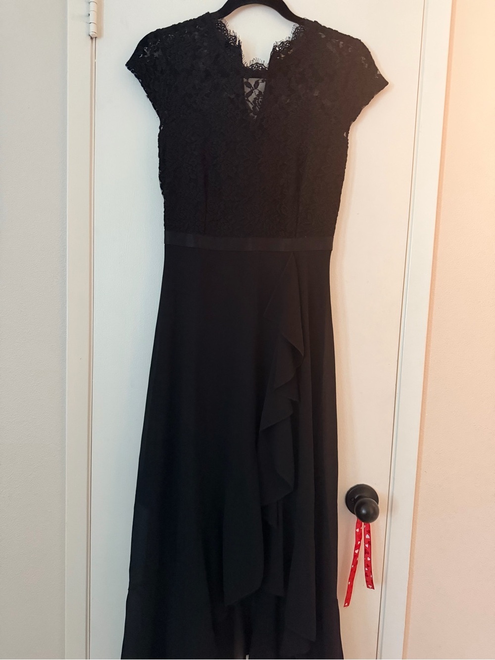 Elegant Black Lace Cap-Sleeve prom/dance/cruise